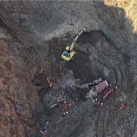 一尾礦干堆場坍塌 5人被埋!當地組織上百人展開救援